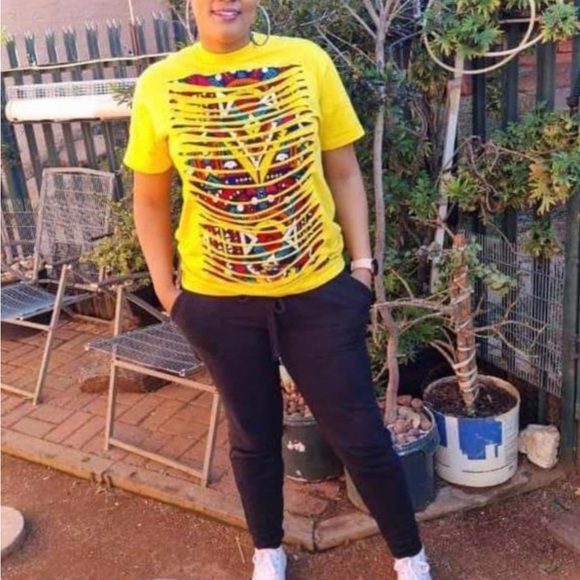 Wow!!! Who’s doesn’t want a T-shirt that make your basic outfit pop?!?! - Picture 4 of 4